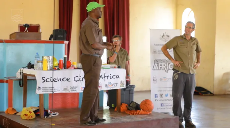 Science Circus International -  screenshot from video 3