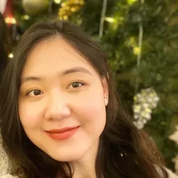 Headshot of a Vietnamese woman.