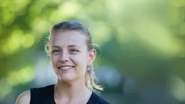 Merryn McKinnon headshot